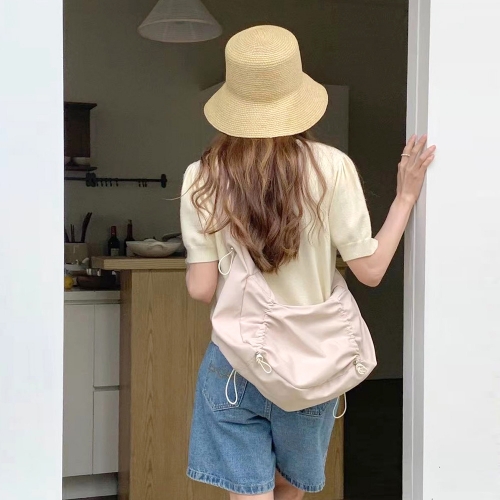 레네 여성 대학생 반달 스트링 데일리 숄더백 가방 L92230  (숄더백)