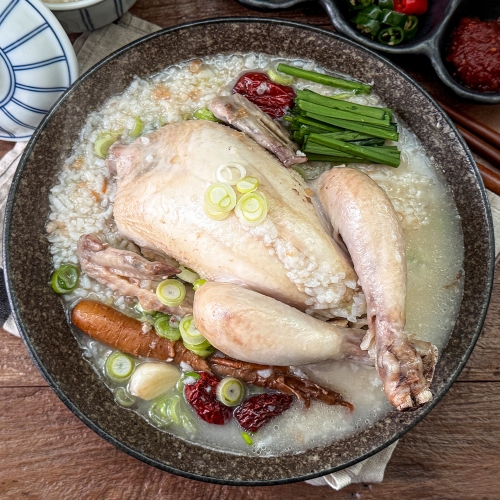 국내산 재료 든든한 보양식 가마솥 누룽지 영양 수제 삼계탕 1kg  (탕류/즉석국/찌게)